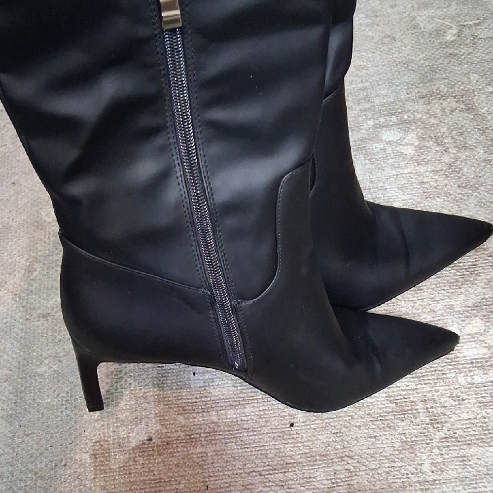 Elegant Black Heeled Boots - Picture 5 of 7